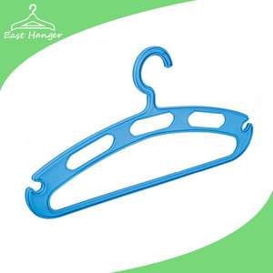 Wide cheap plastic shirt hangers with hole and notches and trousers bar